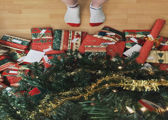 Low-Contact vs. No-Contact During the Holidays: Navigating Family Boundaries and Emotional Well-Being